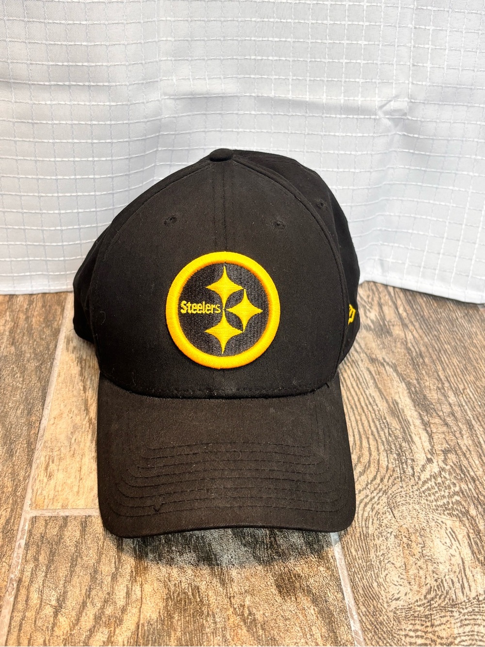 Pittsburgh Steelers New Era Team Classic 39Thirty Hat L/XL Embroidered Logo Blk